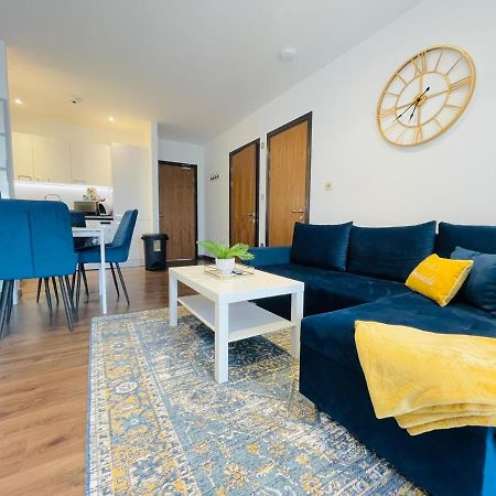 Park Street Apartment Luton By Hostaguest Luaran gambar
