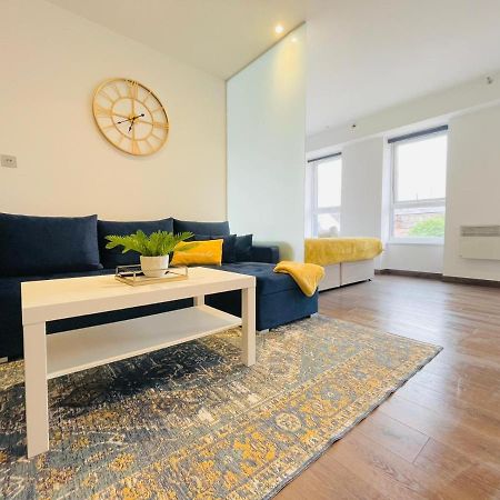 Park Street Apartment Luton By Hostaguest Luaran gambar