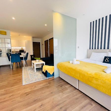 Park Street Apartment Luton By Hostaguest Luaran gambar
