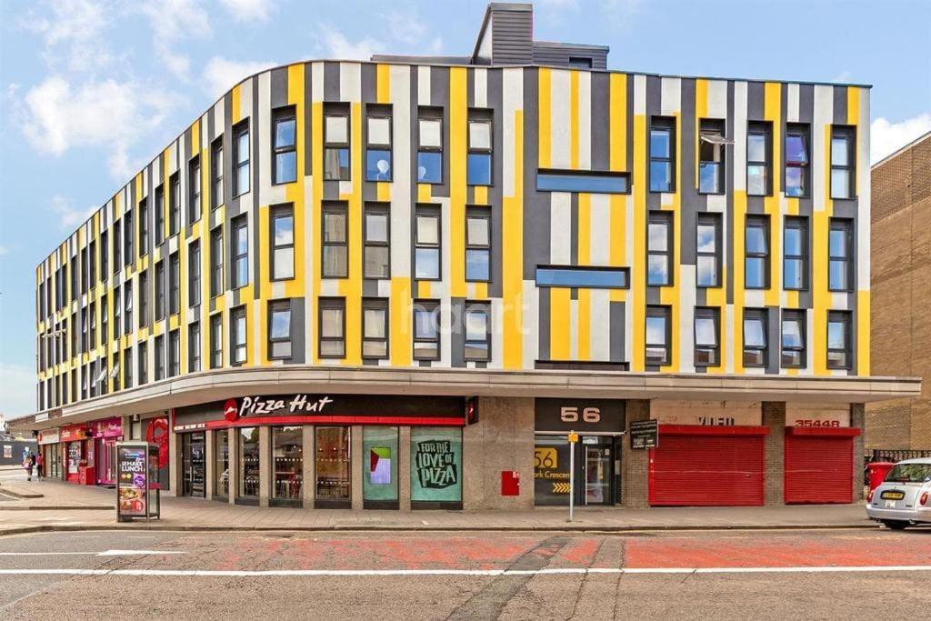 Park Street Apartment Luton By Hostaguest Luaran gambar
