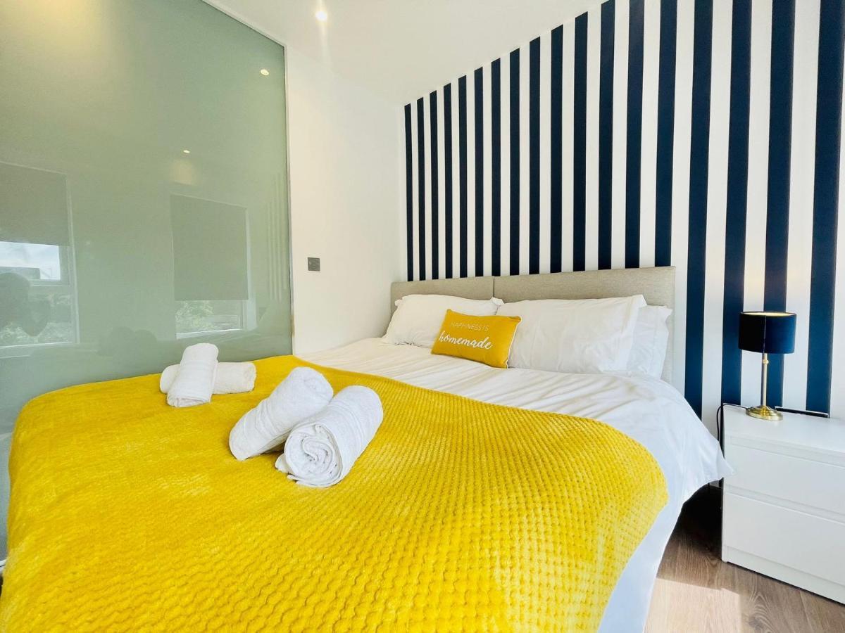 Park Street Apartment Luton By Hostaguest Luaran gambar