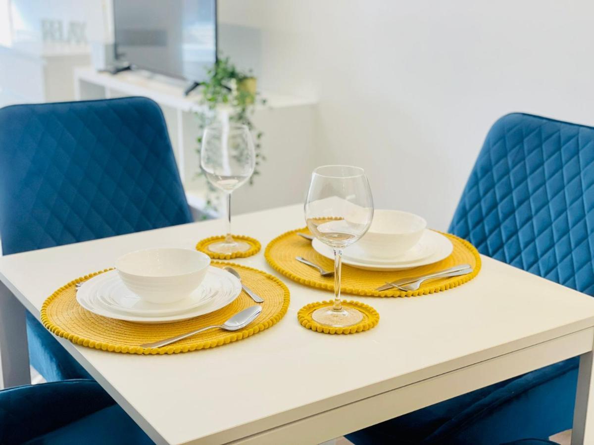 Park Street Apartment Luton By Hostaguest Luaran gambar