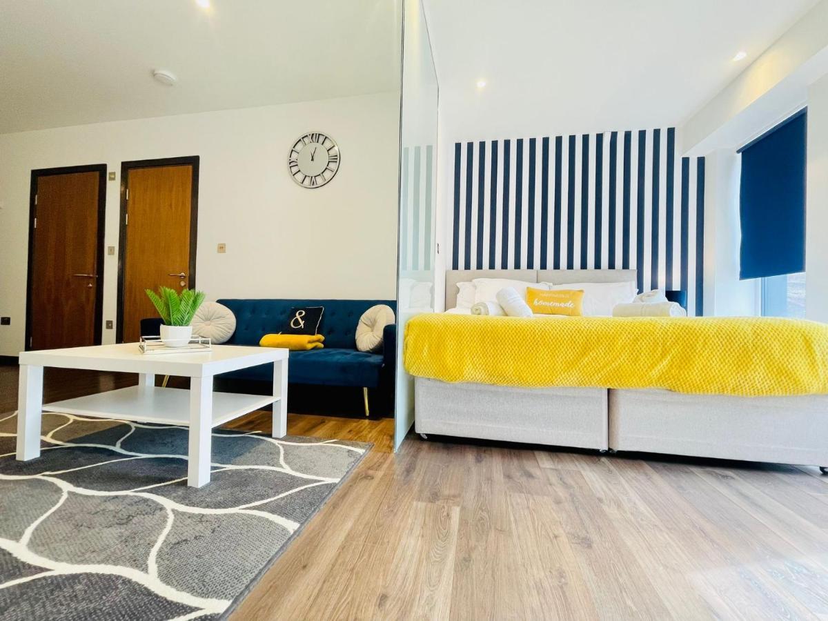 Park Street Apartment Luton By Hostaguest Luaran gambar