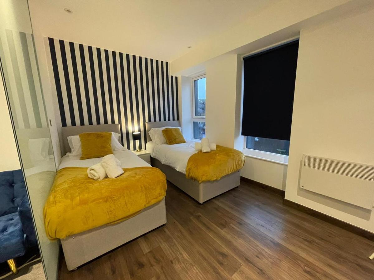 Park Street Apartment Luton By Hostaguest Luaran gambar