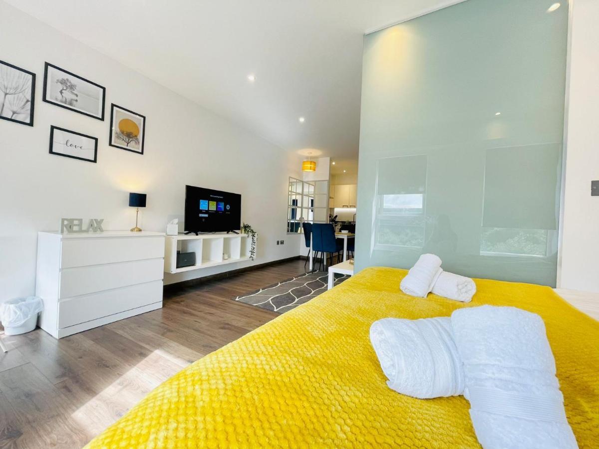 Park Street Apartment Luton By Hostaguest Luaran gambar
