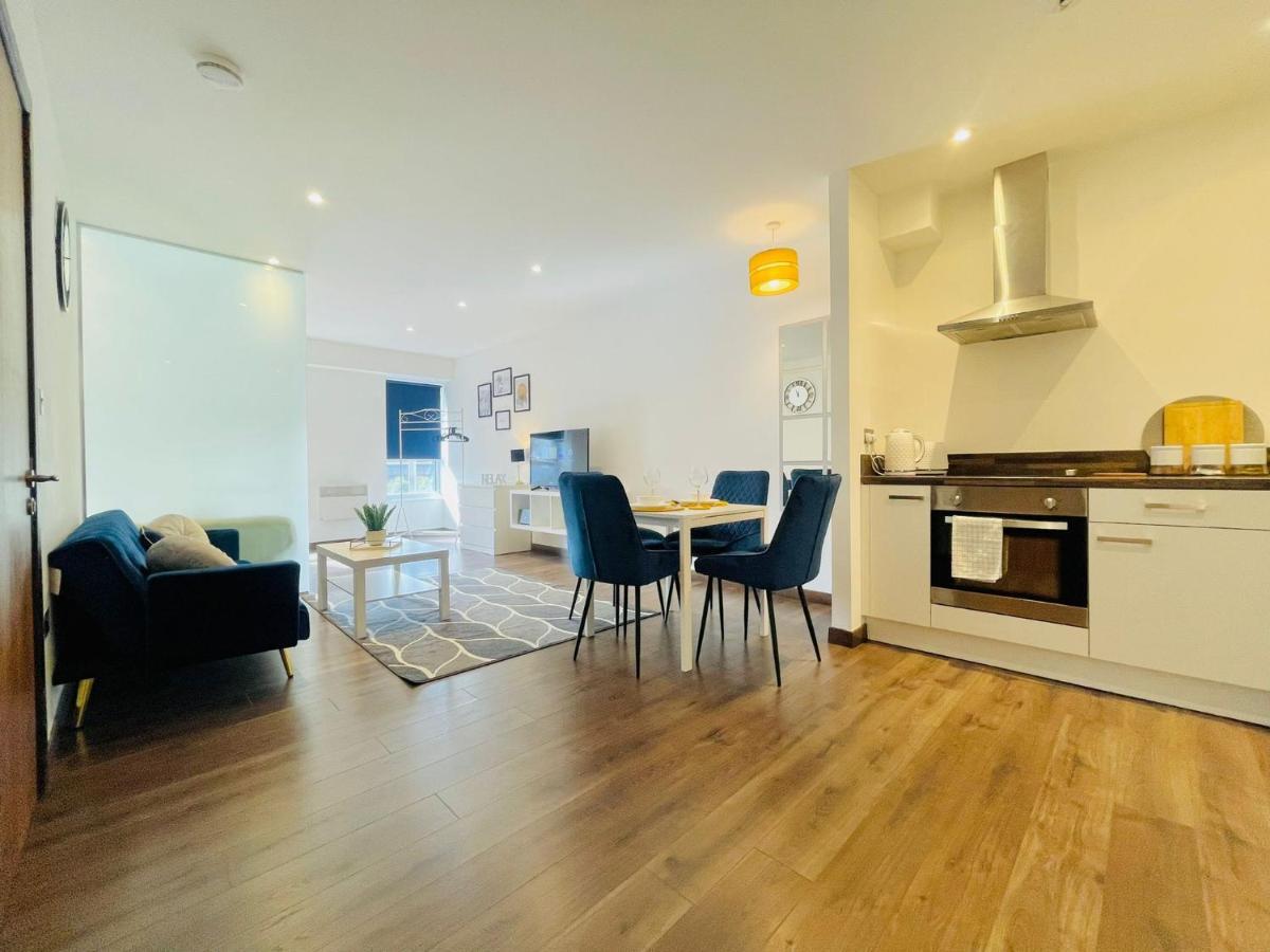 Park Street Apartment Luton By Hostaguest Luaran gambar