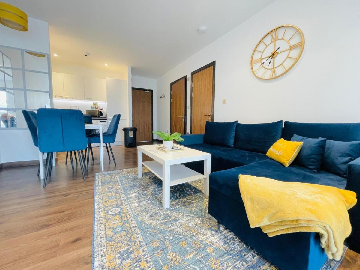Park Street Apartment Luton By Hostaguest Luaran gambar