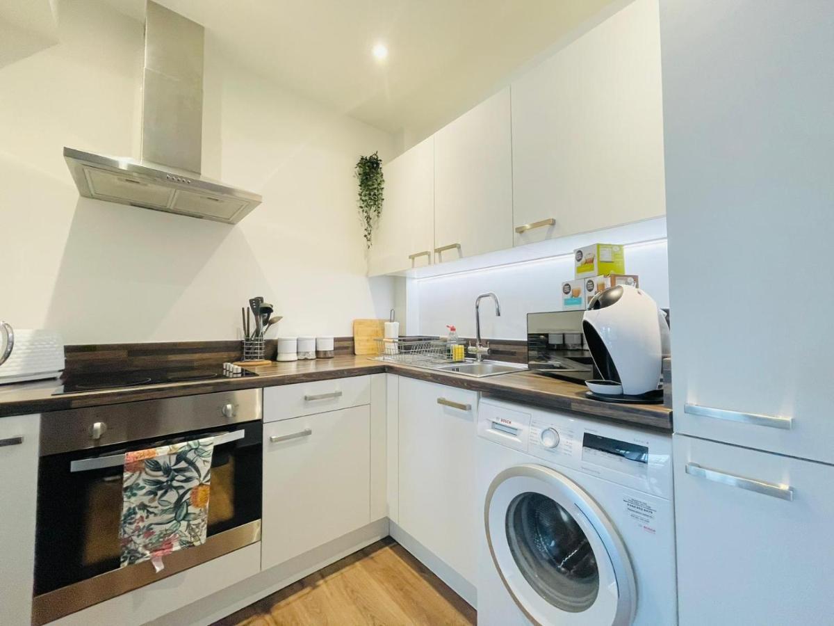 Park Street Apartment Luton By Hostaguest Luaran gambar