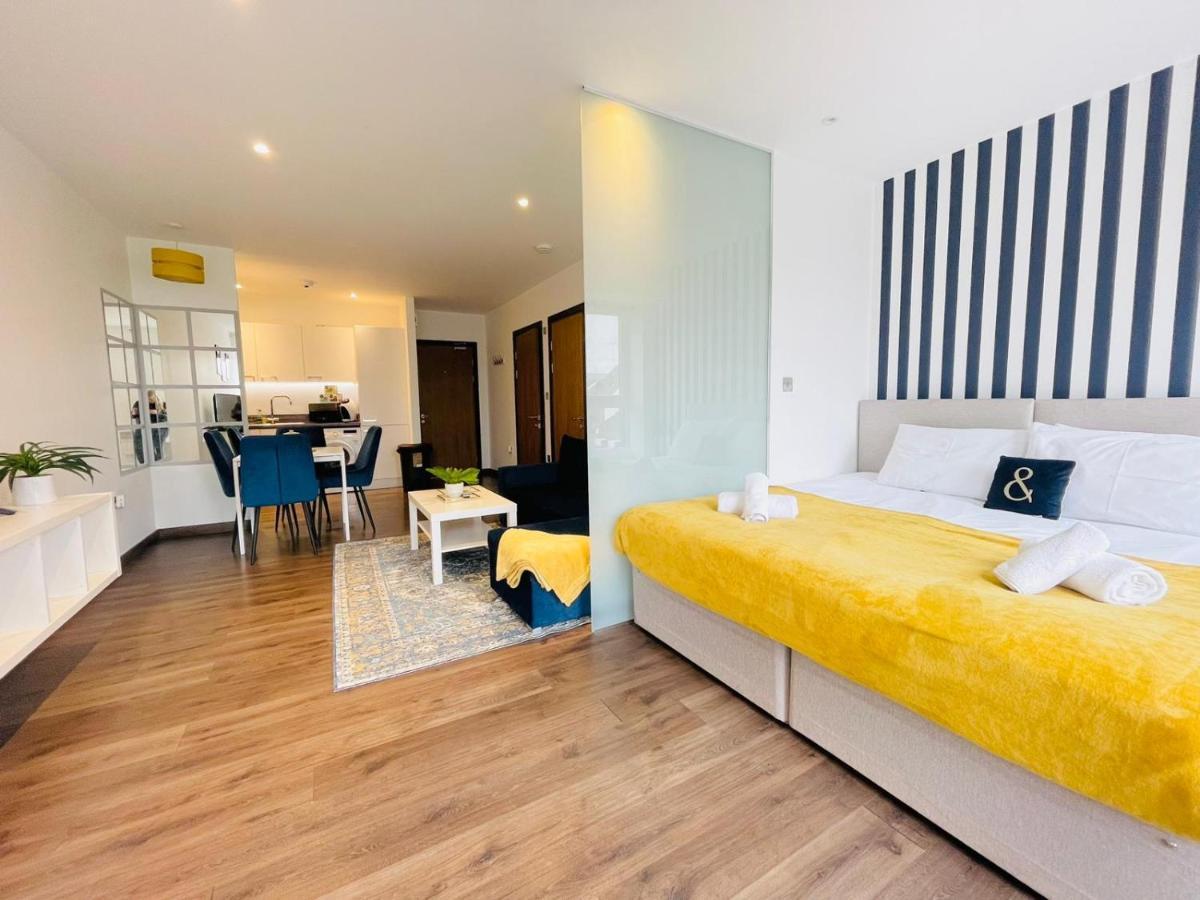 Park Street Apartment Luton By Hostaguest Luaran gambar