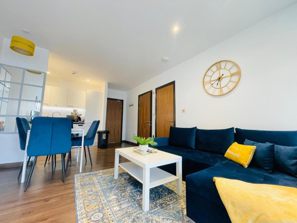 Park Street Apartment Luton By Hostaguest Luaran gambar